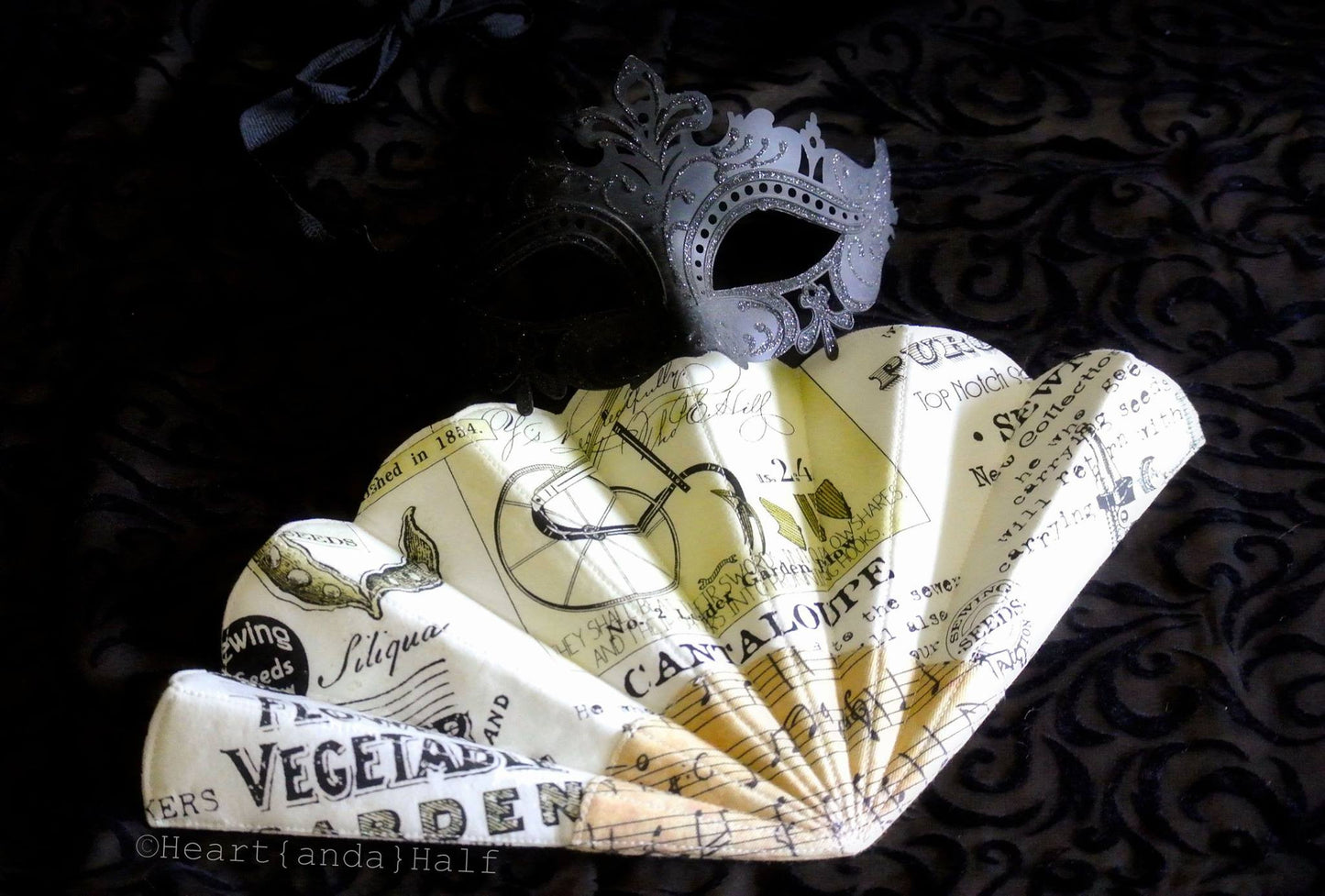 The Royal Breeze - Handfan